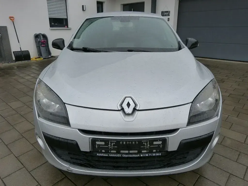 Gebraucht Renault Mégane 110 PS (80 kW) 2014 Grau Limousine