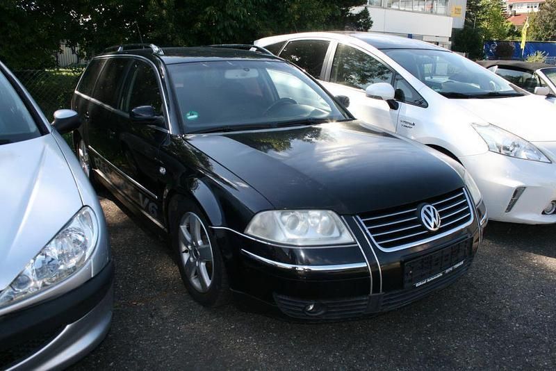 Black magic pearlescent (metallic) Gebraucht 2003 VW Passat Trendline Kombi | 1.990 € (Superpreis) - Bild 1/4