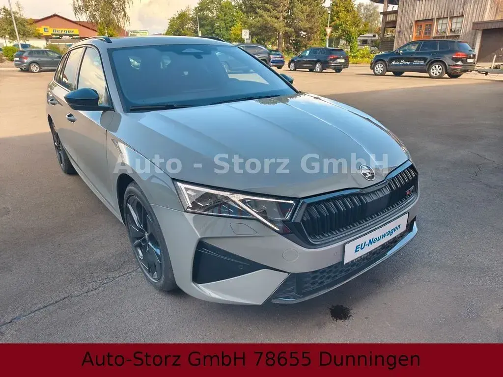 Neu Skoda Octavia RS 265 PS (194 kW) 2026 Grau Kombi