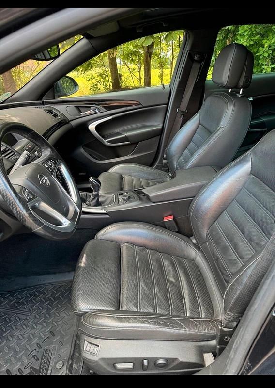 Gebraucht Opel Insignia 160 PS (117 kW) 2012 Schwarz Kombi