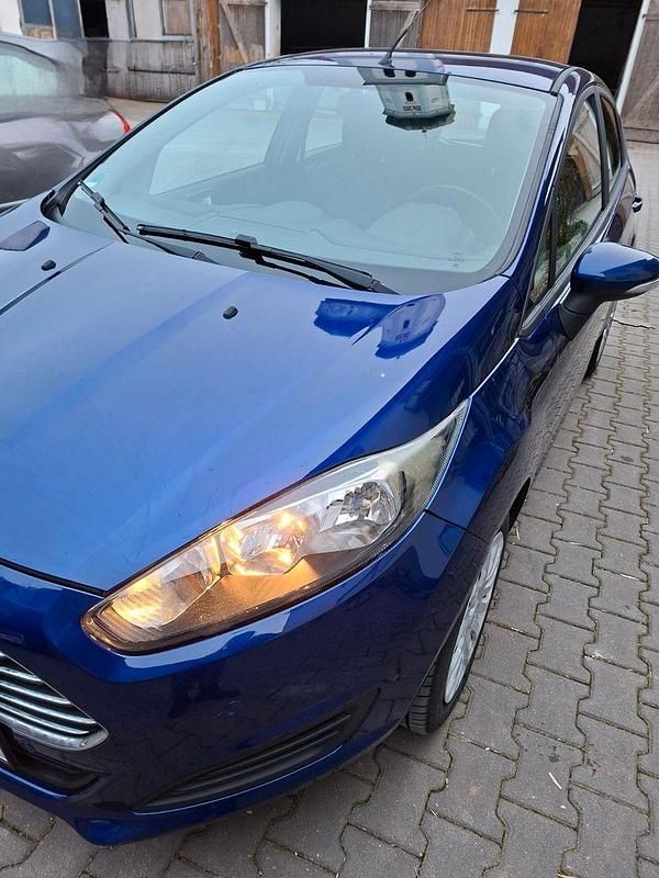 Gebraucht Ford Fiesta Trend 82 PS (60 kW) 2013 Blau Kleinwagen