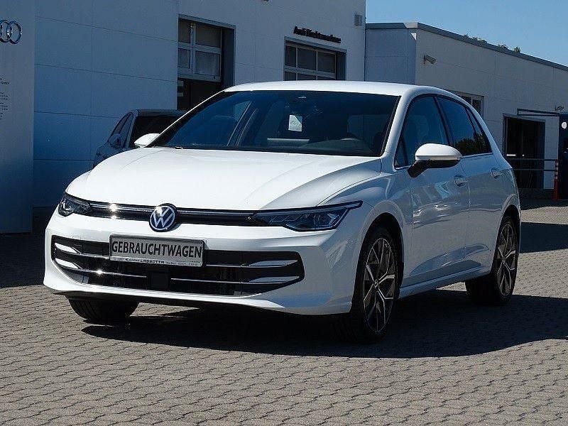 Weiß Gebraucht 2024 VW Golf VIII Edition Limousine | 29.990 € (Fairer Preis) - Bild 1/4