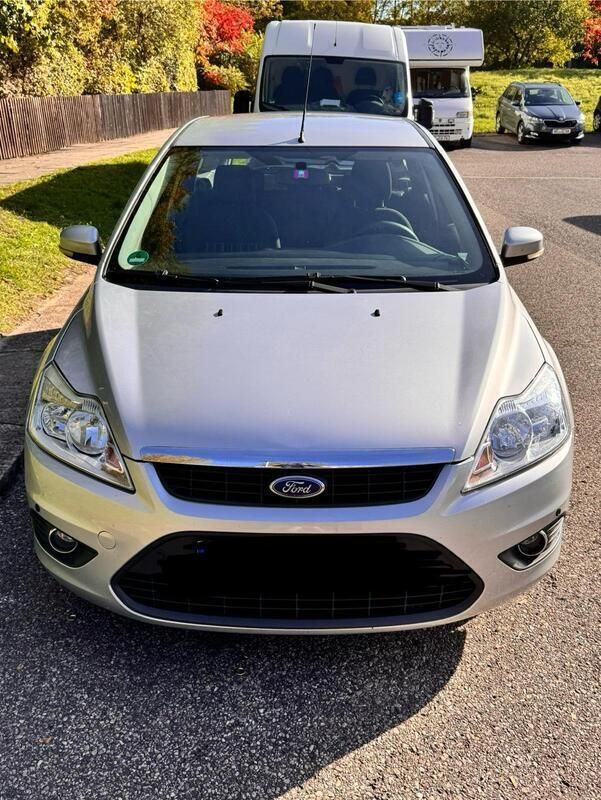 Grau Gebraucht 2009 Ford Focus Limousine | 1.900 € (Guter Preis) - Bild 1/4
