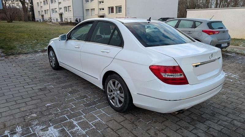 Gebraucht Mercedes C180 Avantgarde 156 PS (114 kW) 2013 Weiß Limousine