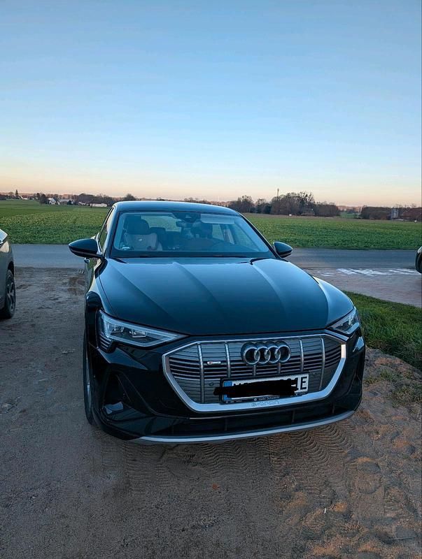Schwarz Gebraucht 2022 Audi e-tron SUV | 26.585 € (Superpreis) - Bild 1/4