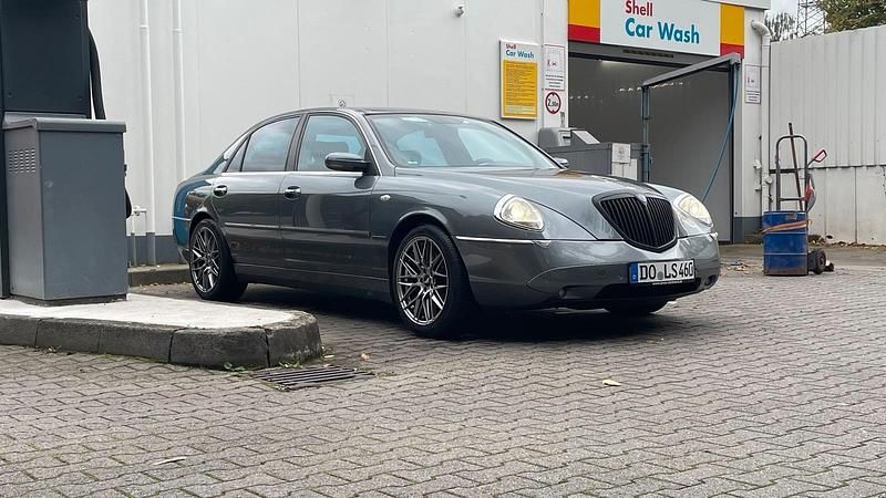 Grau Gebraucht 2002 Lancia Thesis Limousine | 4.500 € - Bild 1/4