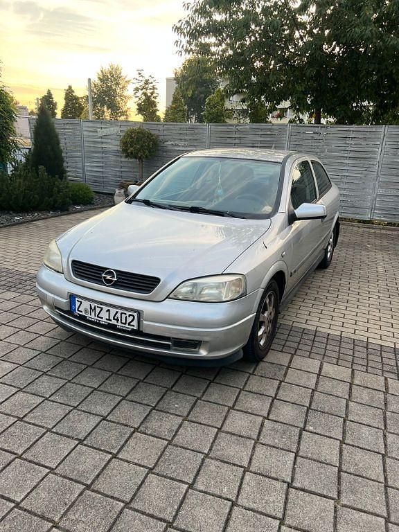 Silber Gebraucht 1999 Opel Astra Classic Edition Limousine | 1.200 € - Bild 1/4