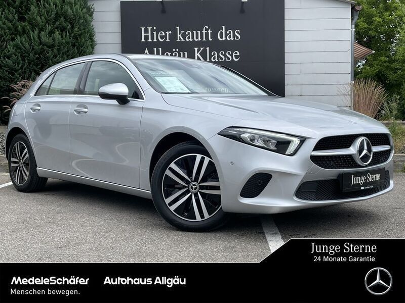 Iridiumsilber (metallic) Gebraucht 2022 Mercedes A250 Business Limousine | 25.470 € (Superpreis) - Bild 1/4