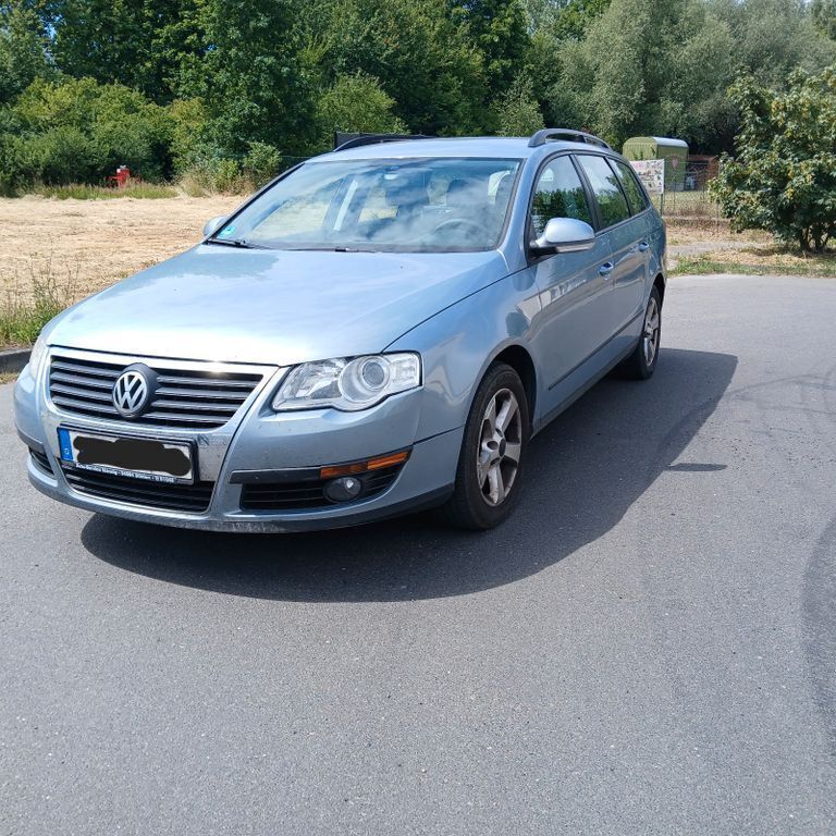 Blau Gebraucht 2008 VW Passat Individual Kombi | 1.500 € (Superpreis) - Bild 1/4
