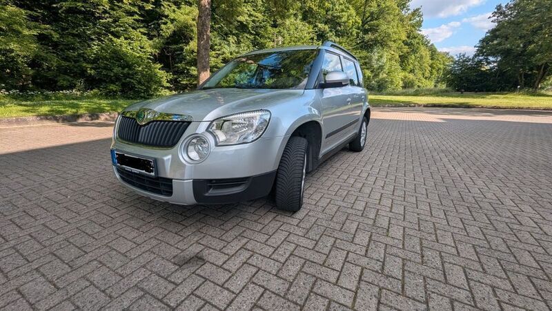 Silber Gebraucht 2012 Skoda Yeti Active SUV | 11.500 € (Teuer) - Bild 1/4