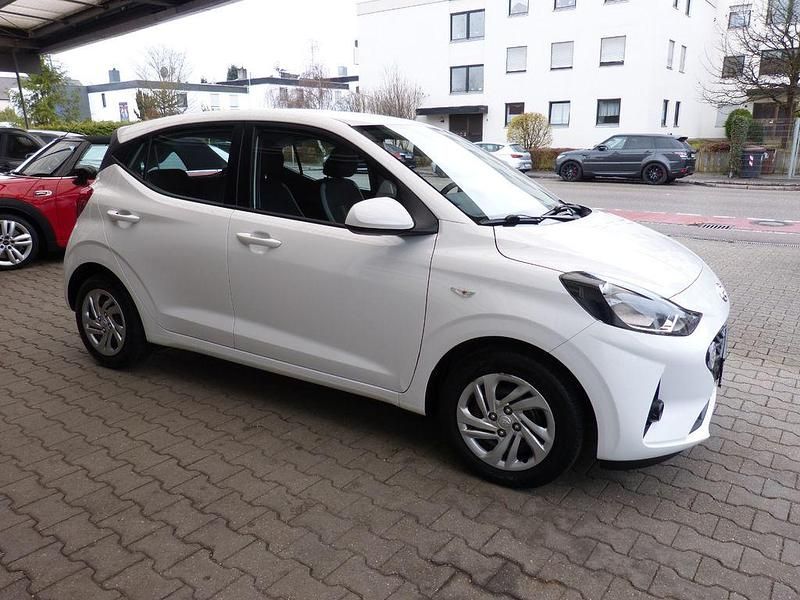 Gebraucht Hyundai i10 67 PS (49 kW) 2023 Weiß Kleinwagen