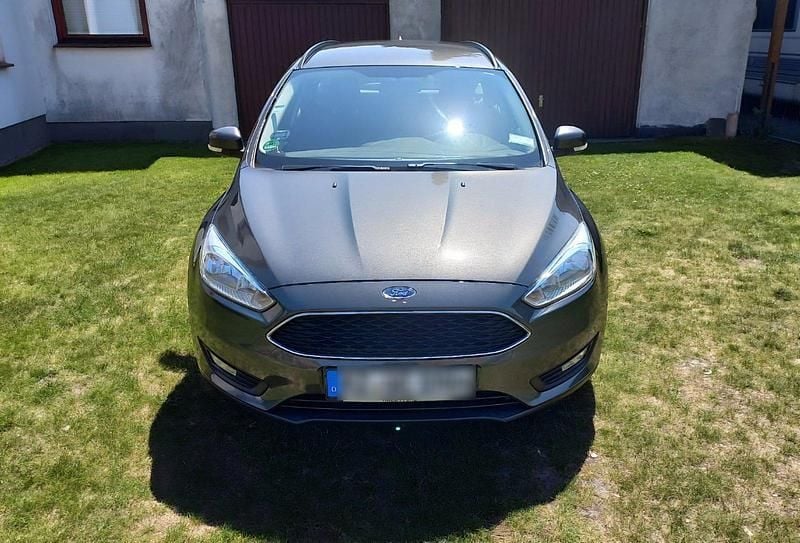 Grau Gebraucht 2017 Ford Focus Trend Kombi | 7.000 € (Superpreis) - Bild 1/4