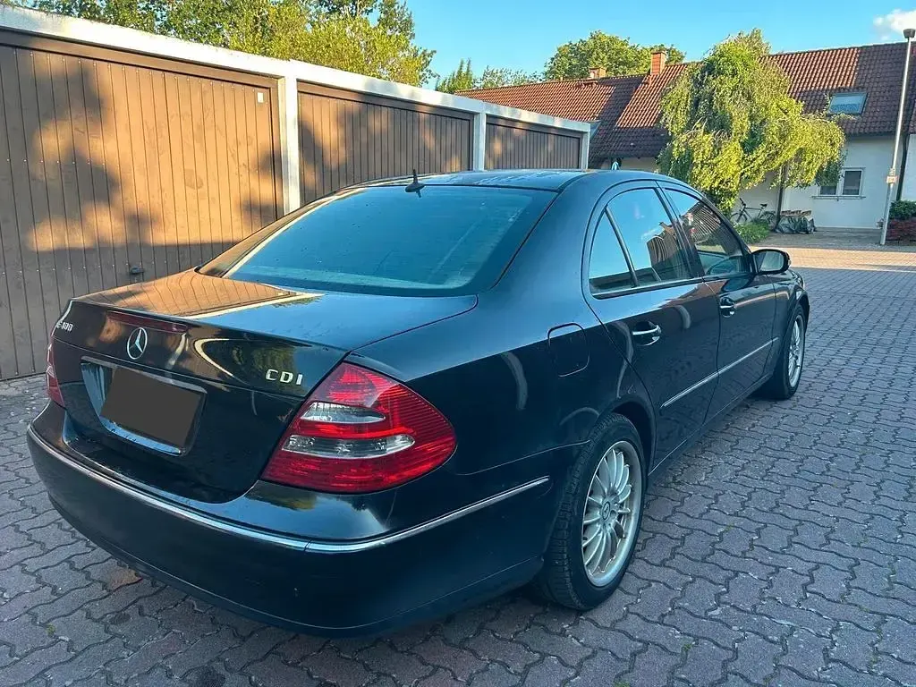 Używany Mercedes E320 Elegance 204 KM (150 kW) 2004 Czarny Sedan/Limuzyna