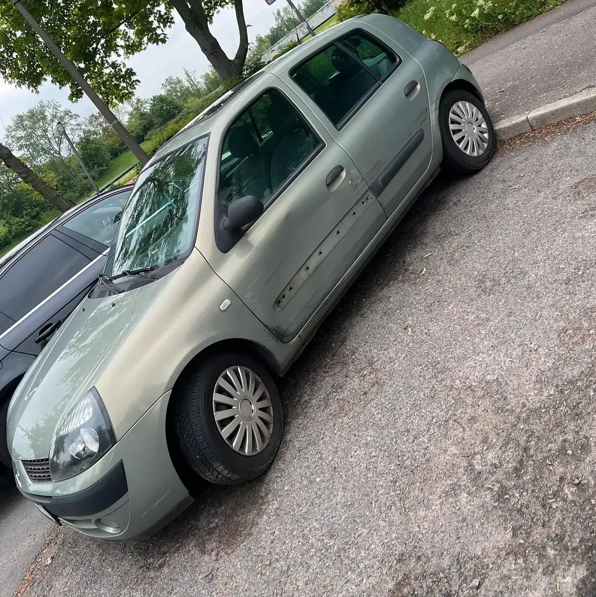 Gebraucht Renault Clio 75 PS (55 kW) 2003 Grau Kleinwagen