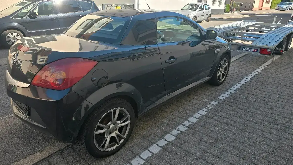Gebraucht Opel Tigra 90 PS (66 kW) 2009 Schwarz Cabrio