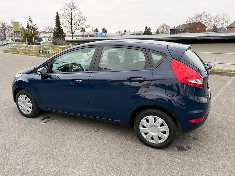 Gebraucht Ford Fiesta Trend 82 PS (60 kW) 2009 Blau Kleinwagen