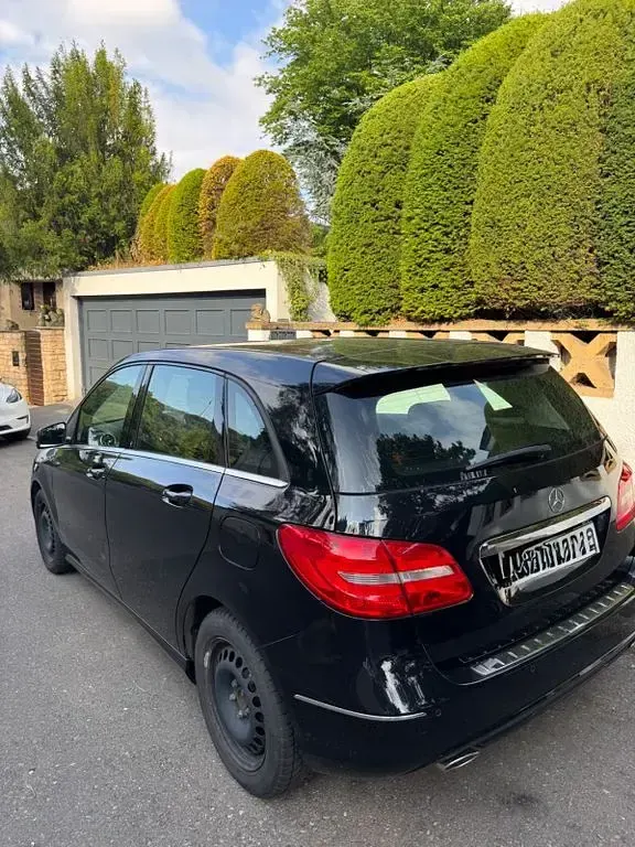 Gebraucht Mercedes B180 109 PS (80 kW) 2014 Schwarz Kleinwagen