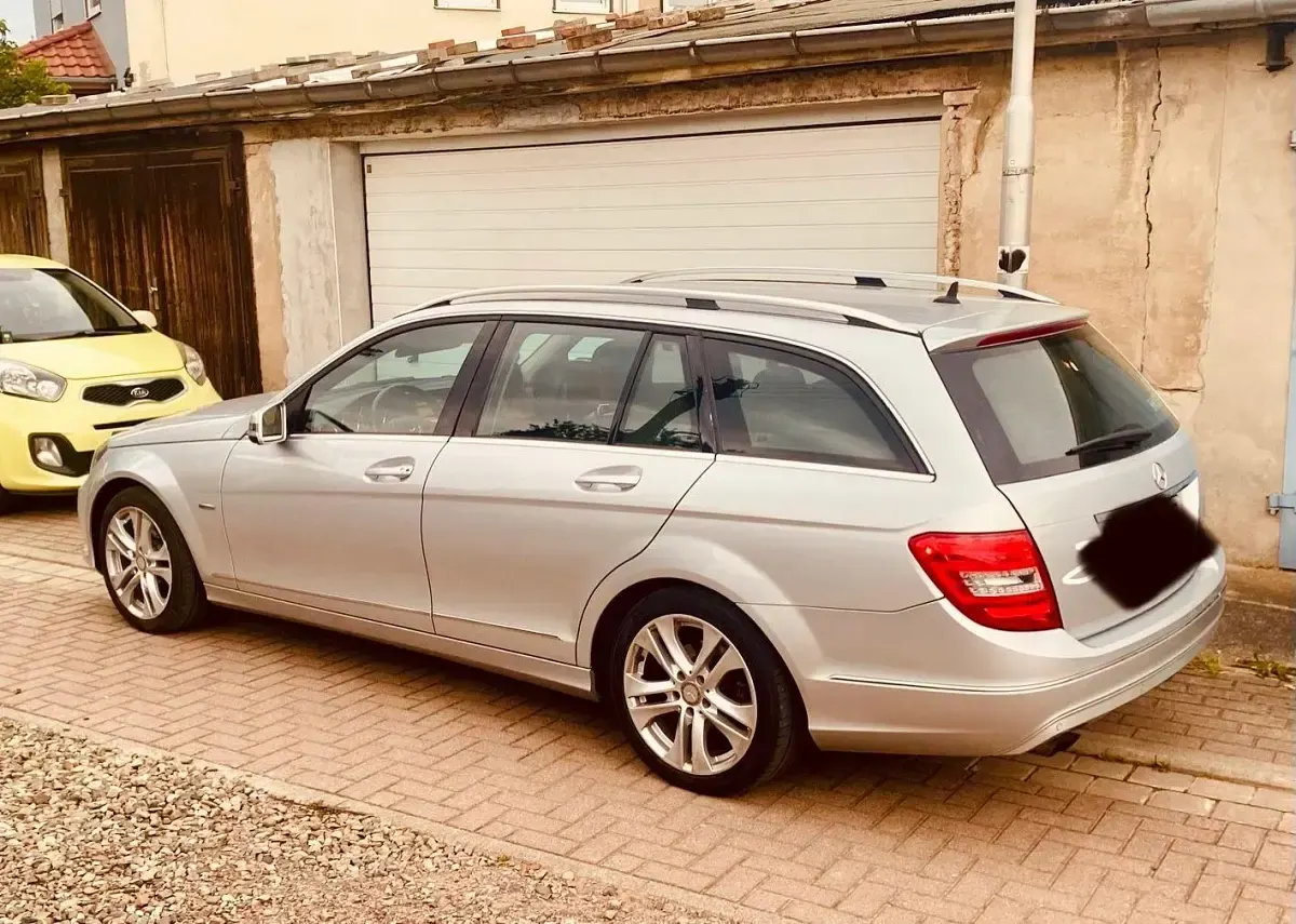 Gebraucht Mercedes 220 136 PS (100 kW) 2011 Silber Kombi