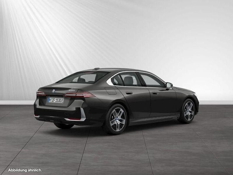 Gebraucht BMW 530e Sport Line 299 PS (219 kW) 2024 Sophistograu brillanteffekt metallic Limousine