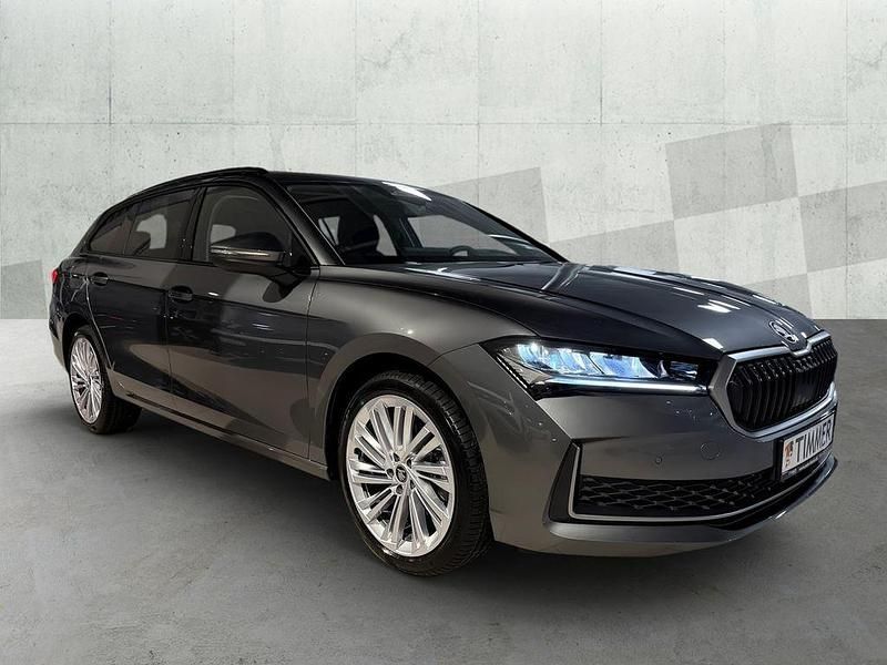 Neu Skoda Superb Selection 150 PS (110 kW) 2026 Graphitegrau metallic Kombi