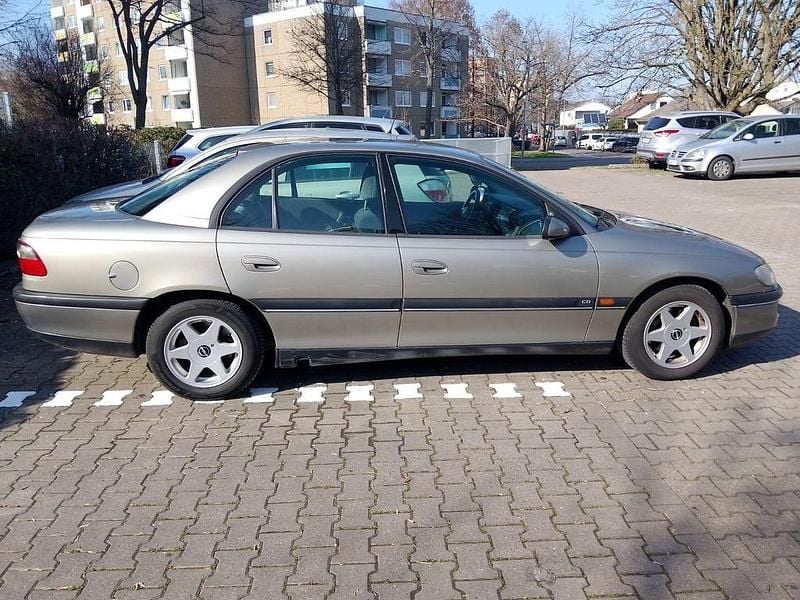 Gebraucht Opel Omega 136 PS (100 kW) 1996 Grau Limousine