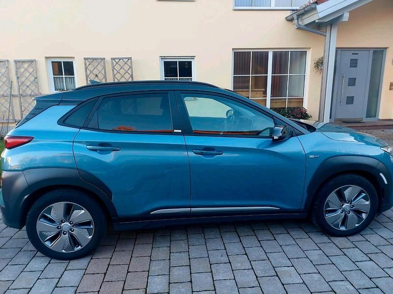 Gebraucht Hyundai Kona Select 150 kW (204 PS) 2021 Blau SUV