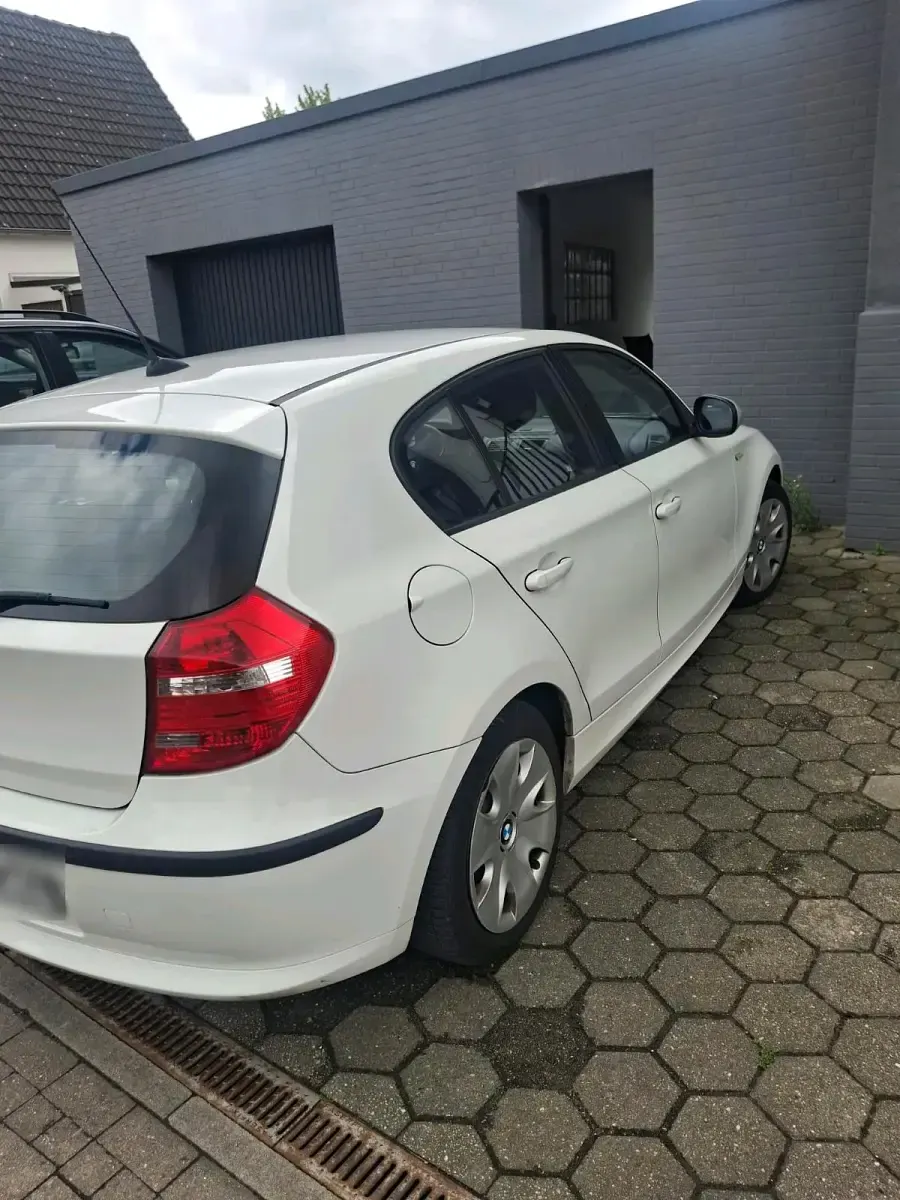 Gebraucht BMW 116 122 PS (89 kW) 2010 Weiß Kleinwagen