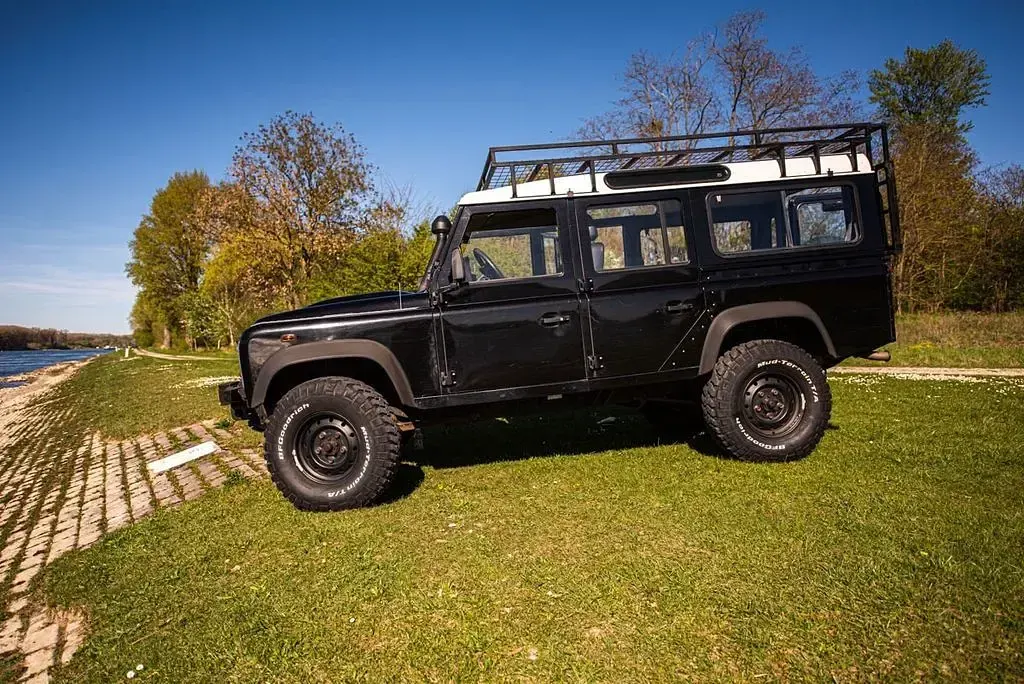 Gebraucht Land Rover Defender 122 PS (89 kW) 2008 Schwarz Kombi