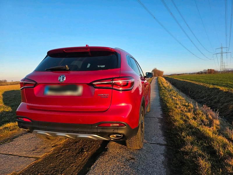 Second-hand MG EHS 268 CP (197 kW) 2022 Roșu SUV