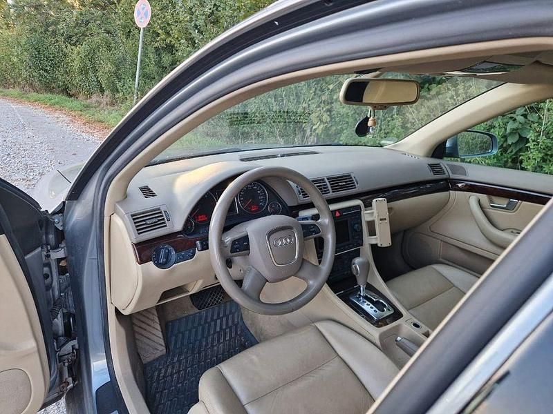 Grau Gebraucht 2006 Audi A4 Limousine | 4.800 € (Fairer Preis) - Bild 1/4