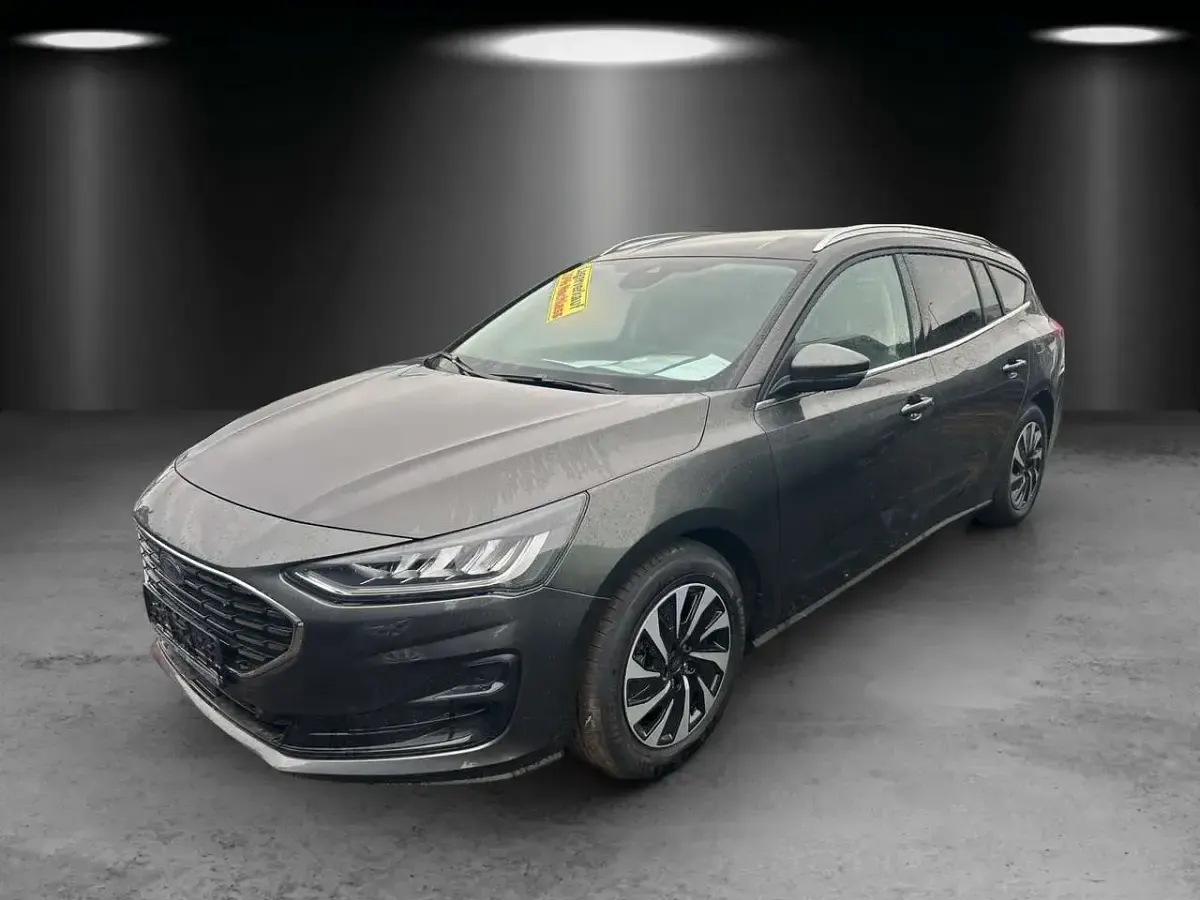 Gebraucht Ford Focus Titanium 125 PS (91 kW) 2025 Grau Limousine