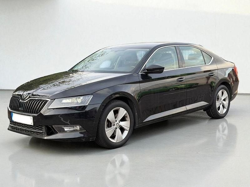 Schwarz Gebraucht 2018 Skoda Superb Ambition Limousine | 6.999 € (Superpreis) - Bild 1/4