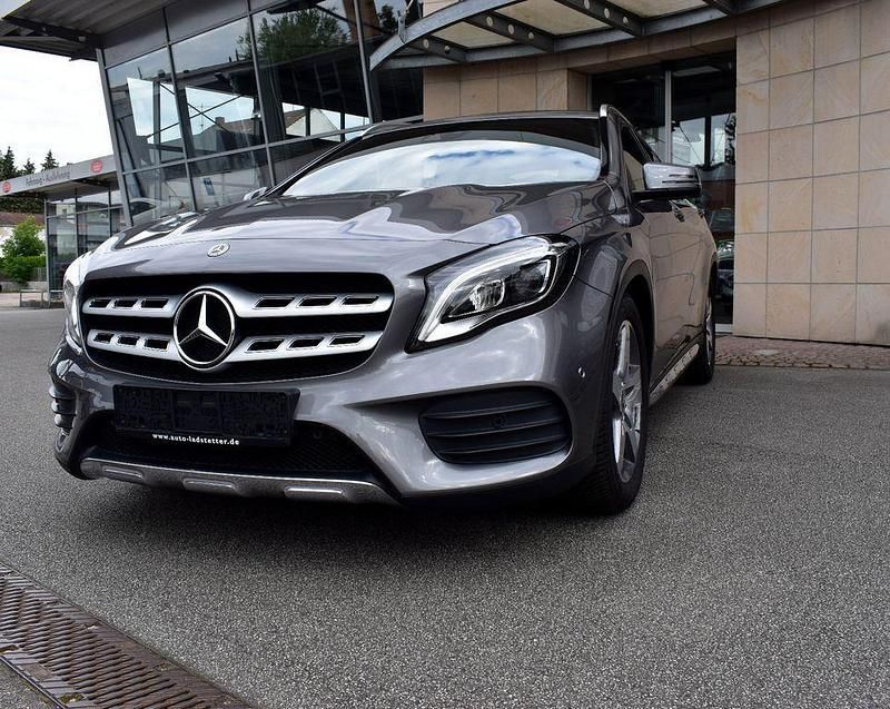 Gebraucht Mercedes GLA200 AMG line 156 PS (114 kW) 2019 Grau SUV