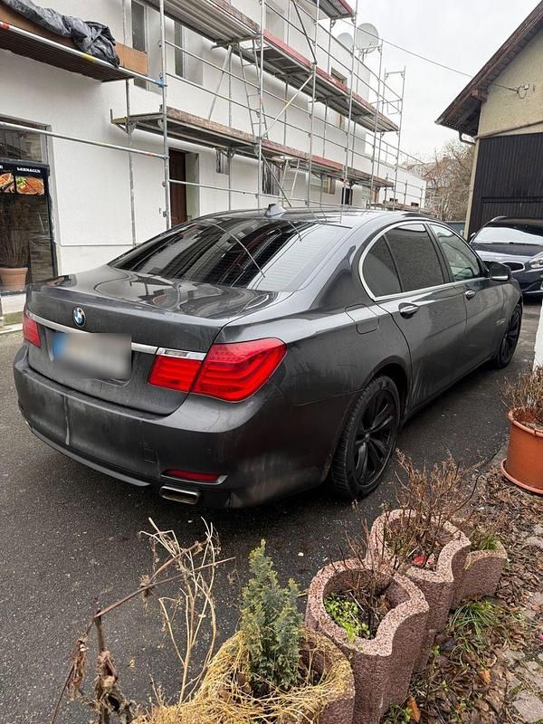 Gebraucht BMW 740 Performance 306 PS (225 kW) 2012 Grau Limousine