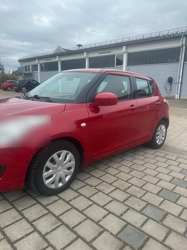 Gebraucht Suzuki Swift 94 PS (69 kW) 2010 Rot Kleinwagen
