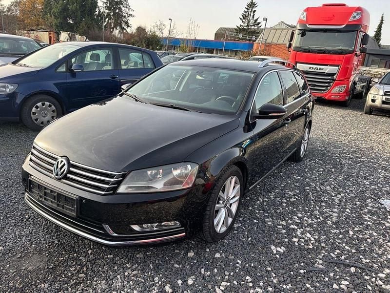 Schwarz Gebraucht 2011 VW Passat Highline Kombi | 4.100 € (Superpreis) - Bild 1/4