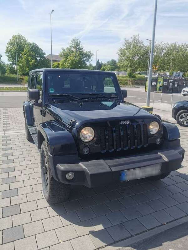 Schwarz Gebraucht 2015 Jeep Wrangler Unlimited Sahara SUV | 24.900 € (Fairer Preis) - Bild 1/4