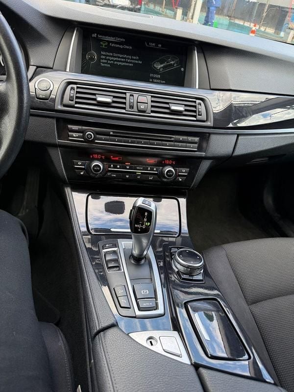 Gebraucht BMW 530 Performance 258 PS (189 kW) 2013 Grau Limousine
