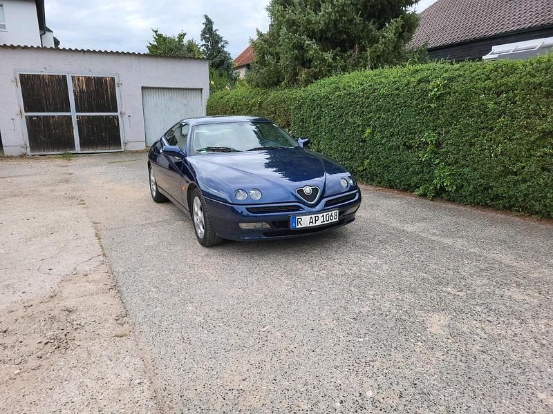 Blau Gebraucht 2002 Alfa Romeo GTV Coupé | 4.200 € - Bild 1/4