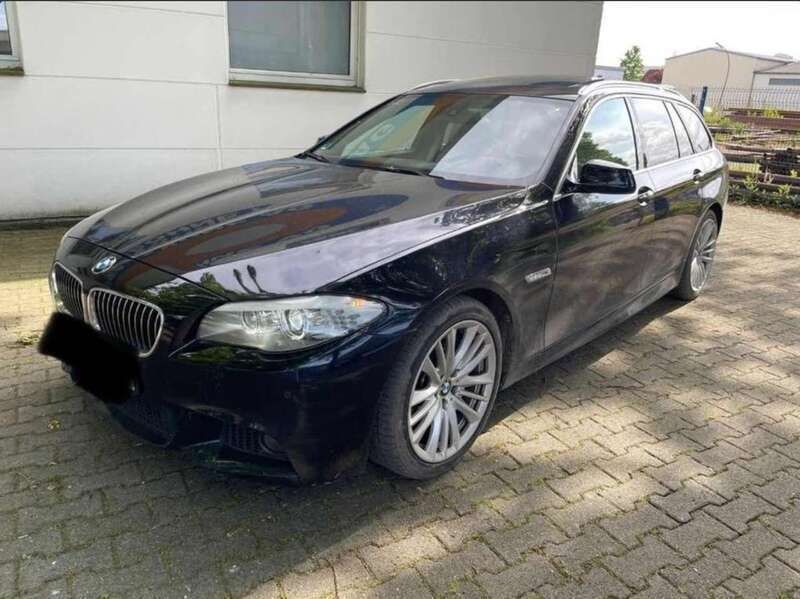 Schwarz Gebraucht 2011 BMW 535 Sport Line Kombi | 11.290 € (Superpreis) - Bild 1/4