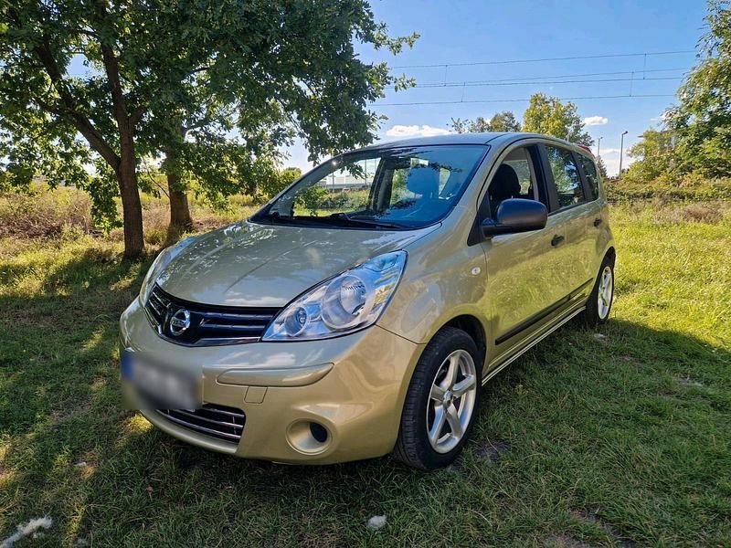 Grün Gebraucht 2010 Nissan Note Van / Kleinbus | 3.700 € (Fairer Preis) - Bild 1/4