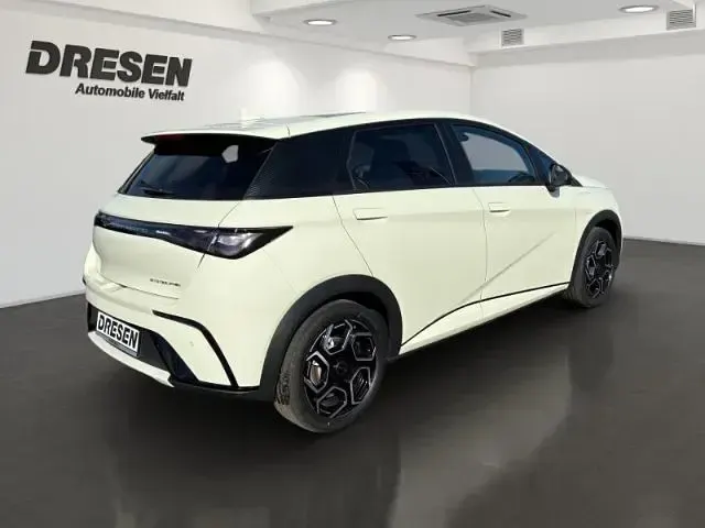 Nowe BYD Dolphin Design 150 kW (204 KM) 2026 Biały Hatchback