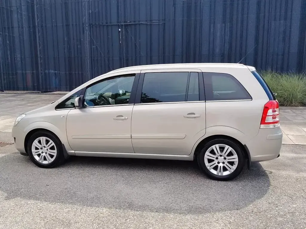 Gebraucht Opel Zafira Innovation 116 PS (85 kW) 2009 Beige Van / Kleinbus