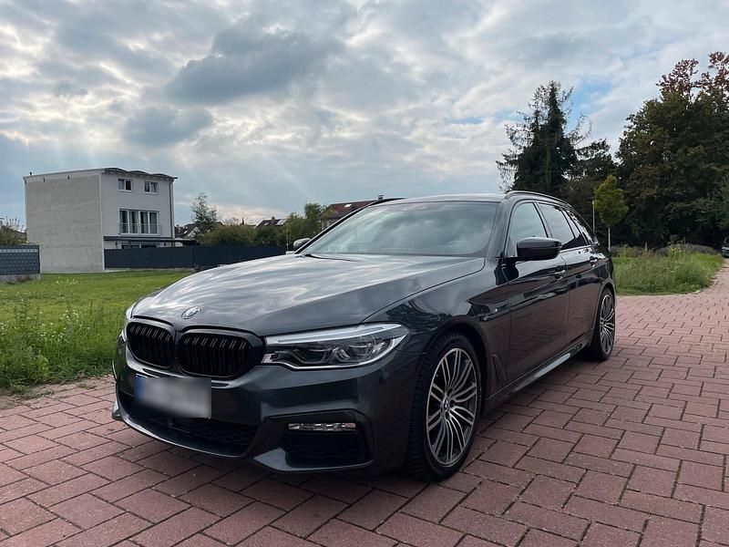 Grau Gebraucht 2017 BMW 540 M Sport Kombi | 25.500 € (Teuer) - Bild 1/4