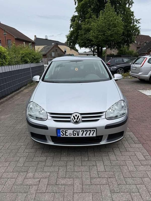 Silber Gebraucht 2005 VW Golf IV Comfortline Limousine | 2.950 € (Teuer) - Bild 1/4