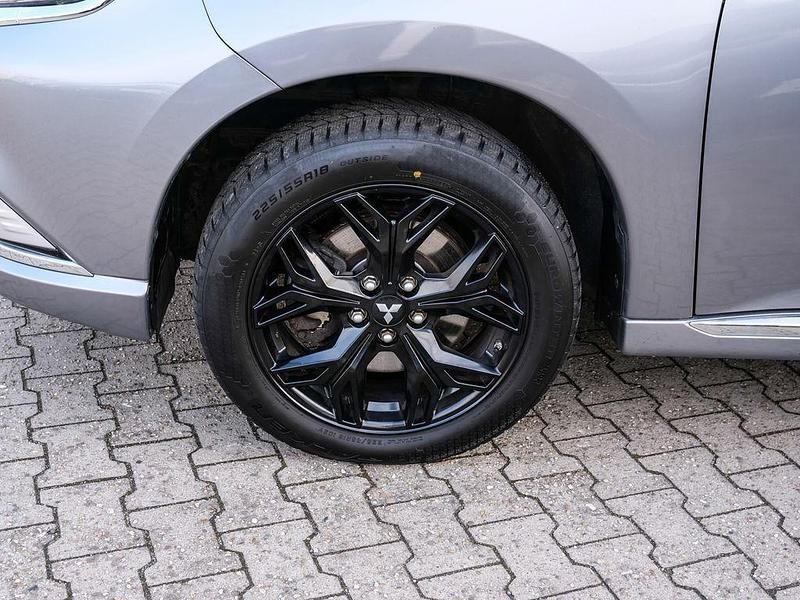 Gebraucht Mitsubishi Outlander P-HEV Edition 224 PS (164 kW) 2018 Platinumgrau (m) SUV
