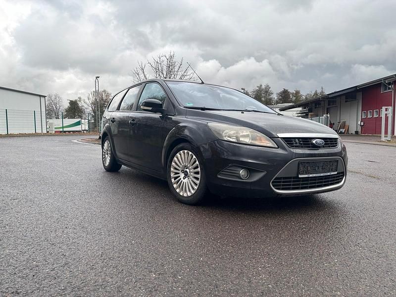 Schwarz Gebraucht 2009 Ford Focus Kombi | 3.900 € (Etwas zu teuer) - Bild 1/4