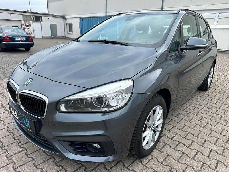 Grau Gebraucht 2017 BMW 218 Advantage Van / Kleinbus | 12.800 € (Fairer Preis) - Bild 1/4