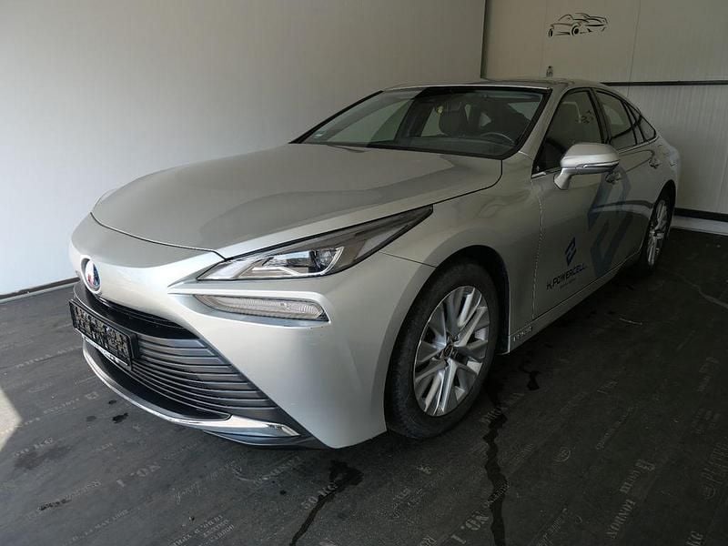 Silber Gebraucht 2021 Toyota Mirai Basis Limousine | 16.950 € (Etwas zu teuer) - Bild 1/4