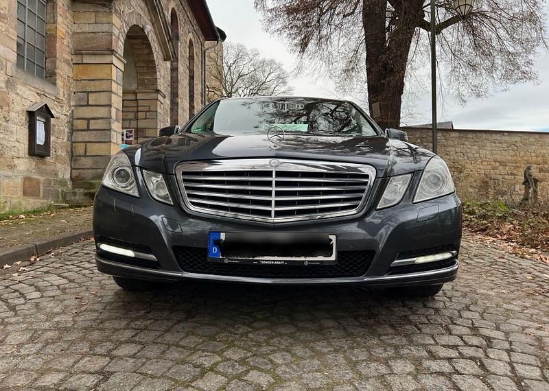 Gebraucht Mercedes E220 Elegance 170 PS (125 kW) 2011 Grau Limousine